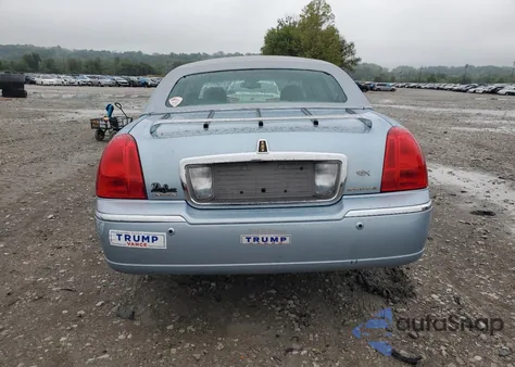 2005 Lincoln Town Car Signature from USA, damaged, VIN 1LNHM81W95Y618401